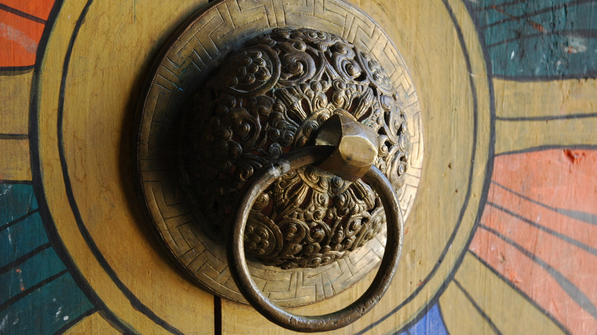 Looking at high-value tourism from handicraft sector
